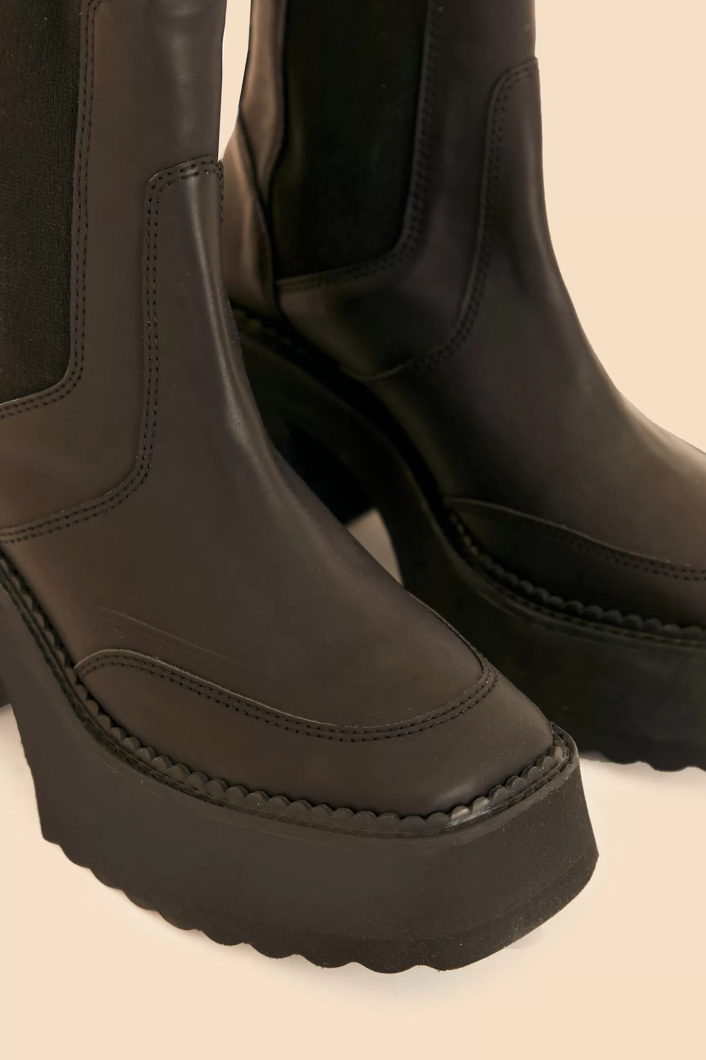 FARM Rio  BLACK BLOCK HEEL CHELSEA BOOT