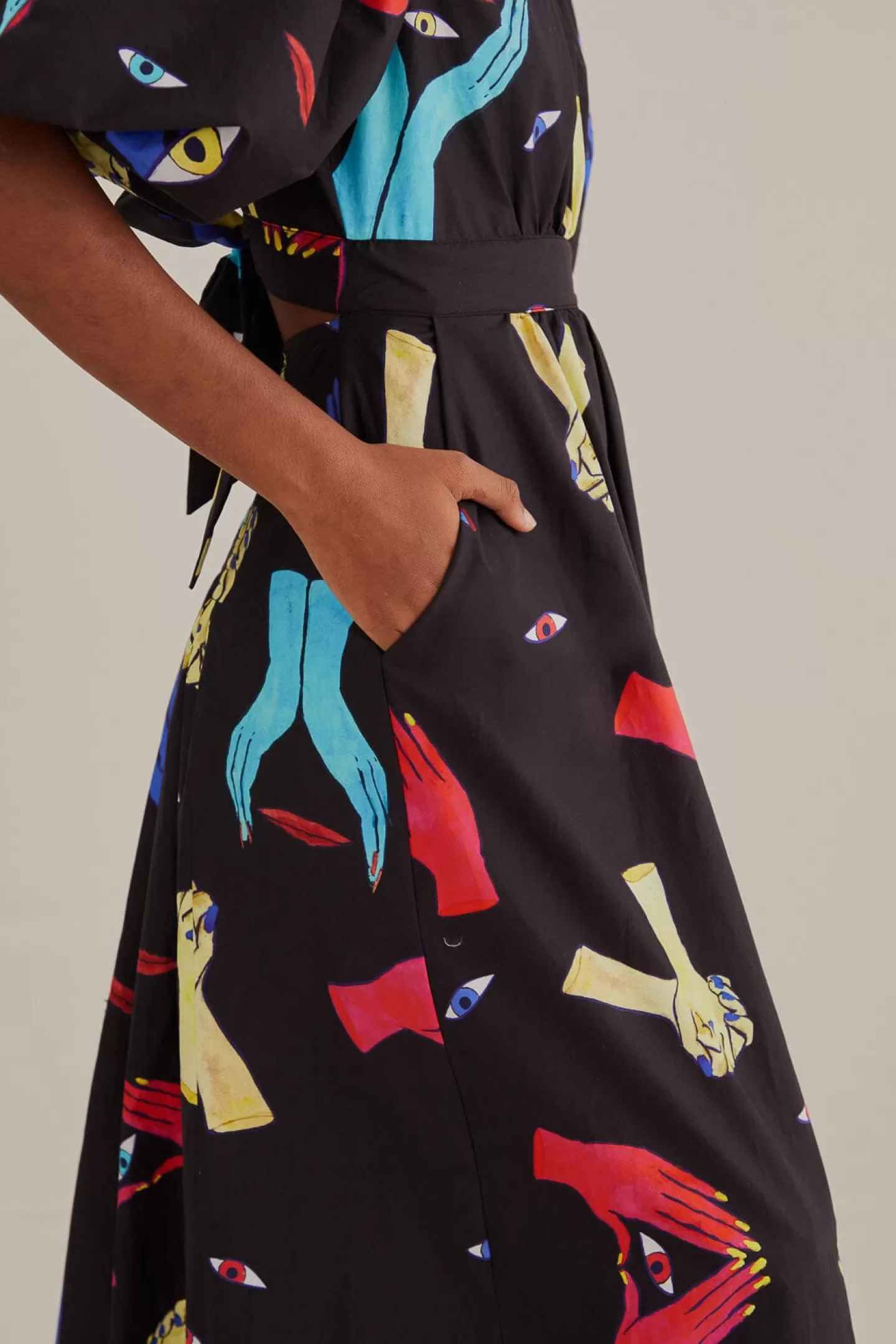 FARM Rio  BLACK COLORFUL TOGETHER SHORT SLEEVE MIDI DRESS