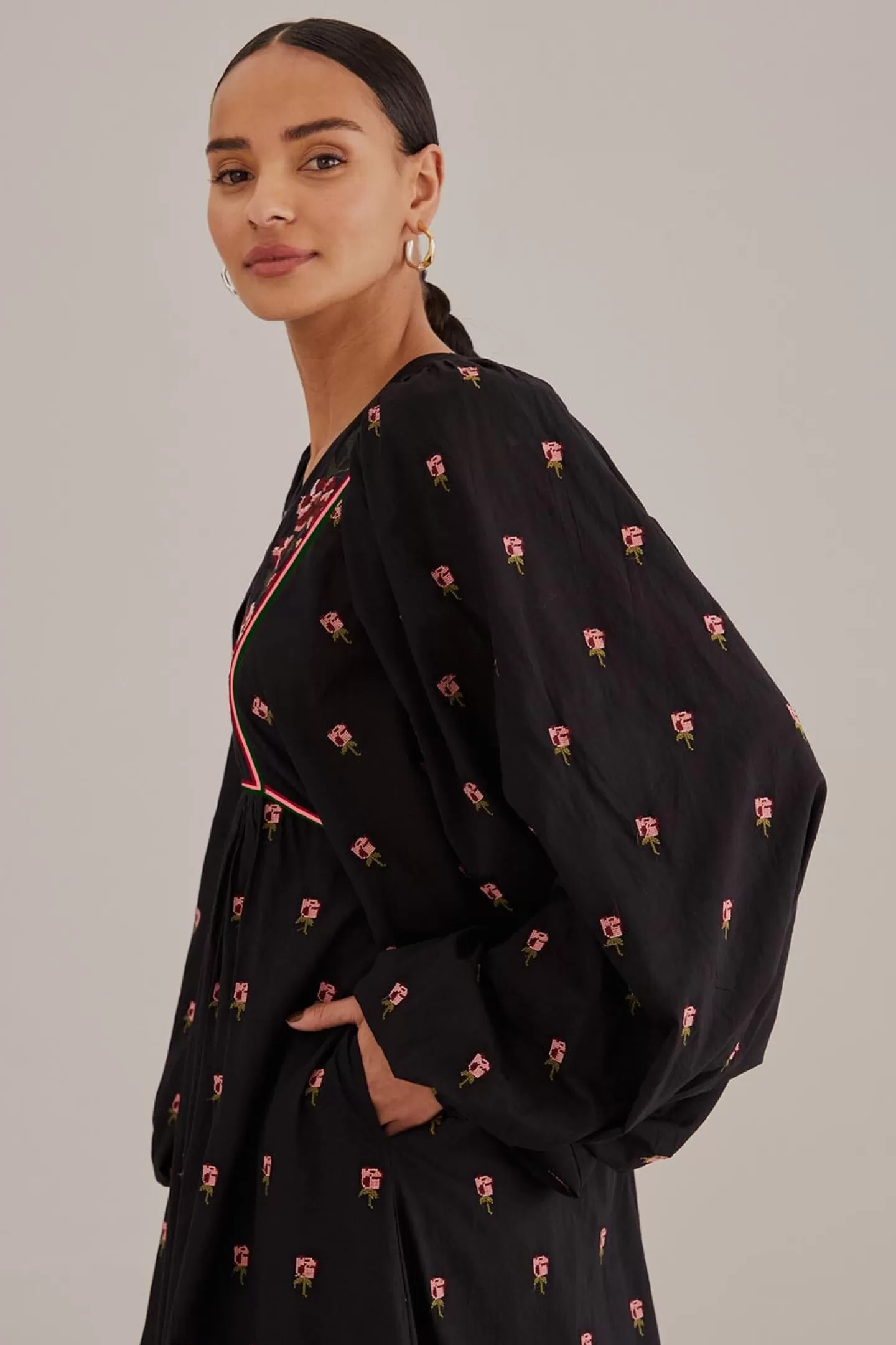 FARM Rio  BLACK FLORAL EMBROIDERED V NECK MAXI DRESS