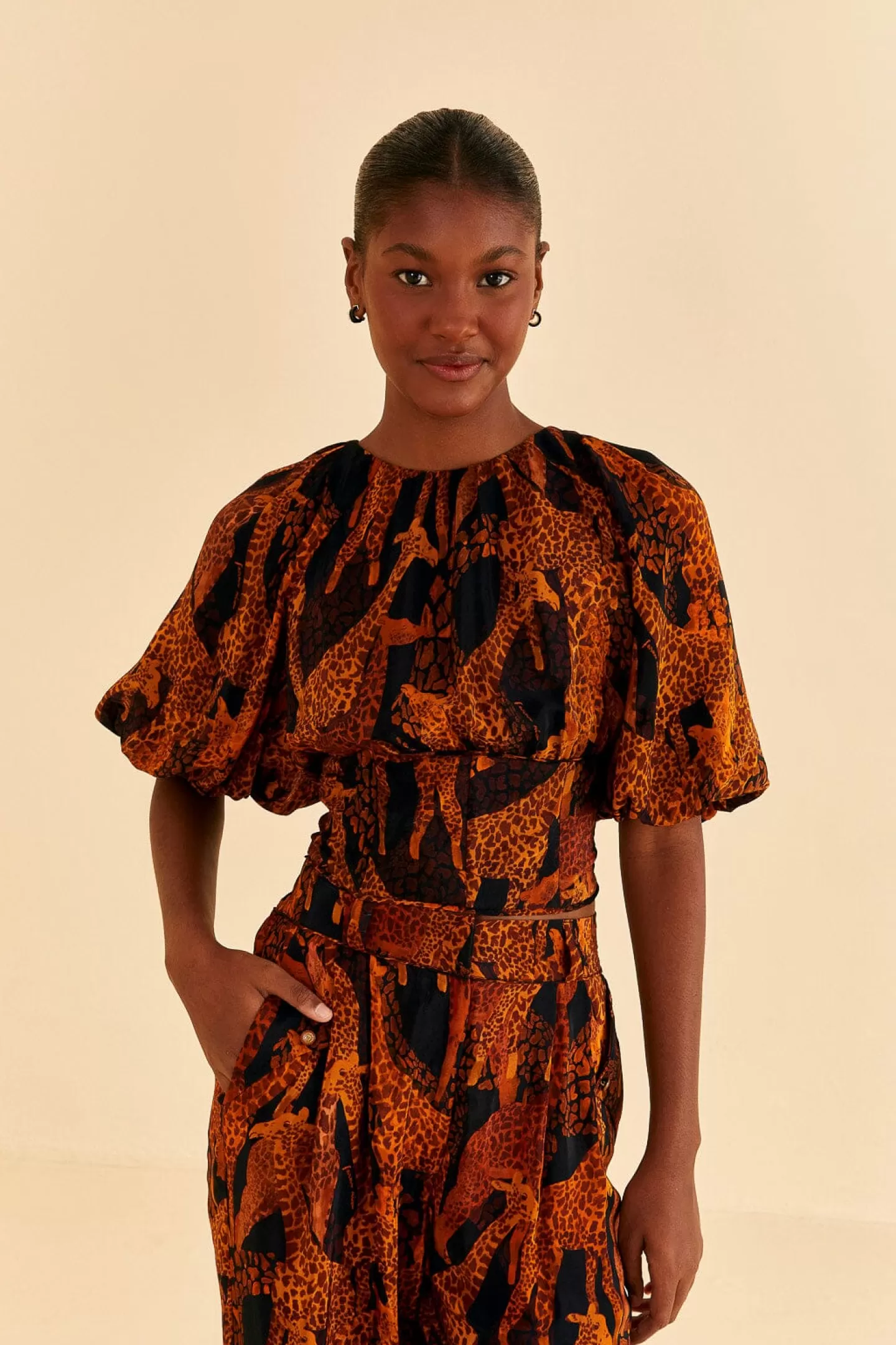 FARM Rio  BLACK GIRAFFES PUFF SLEEVE BLOUSE