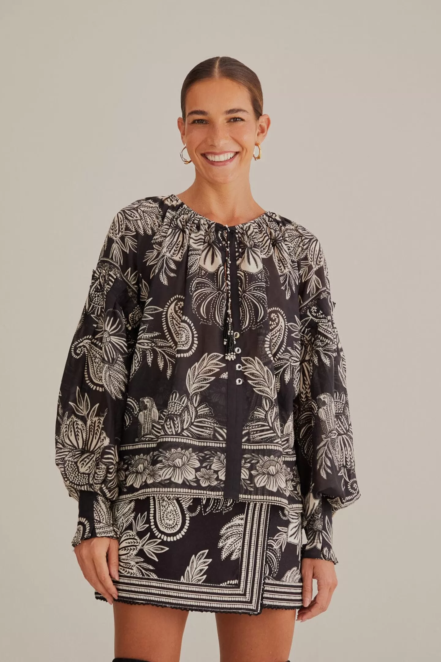 FARM Rio  BLACK PAISLEY BLOOM BLOUSE
