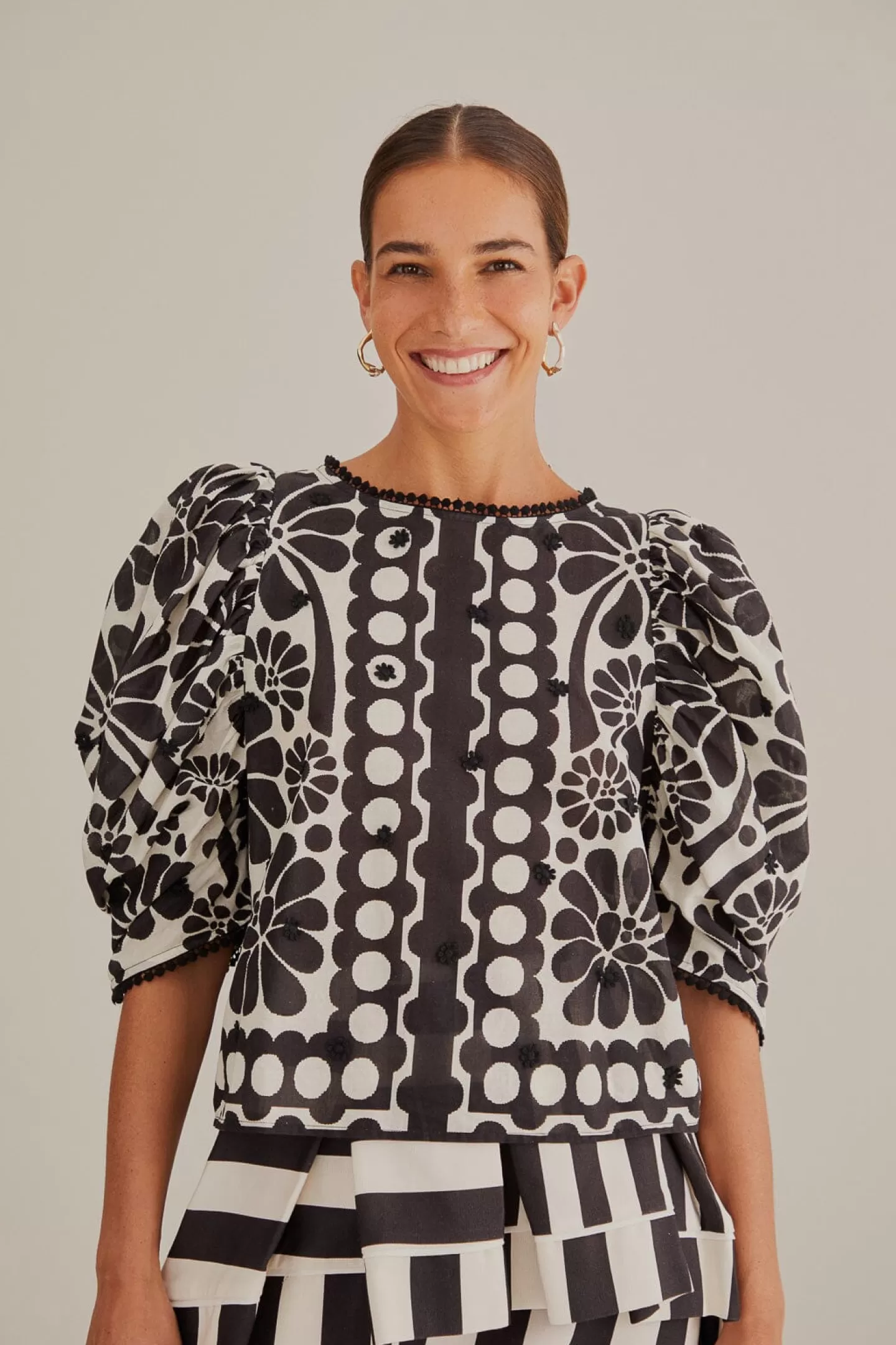 FARM Rio  BLACK PALERMO PUFF SLEEVE BLOUSE