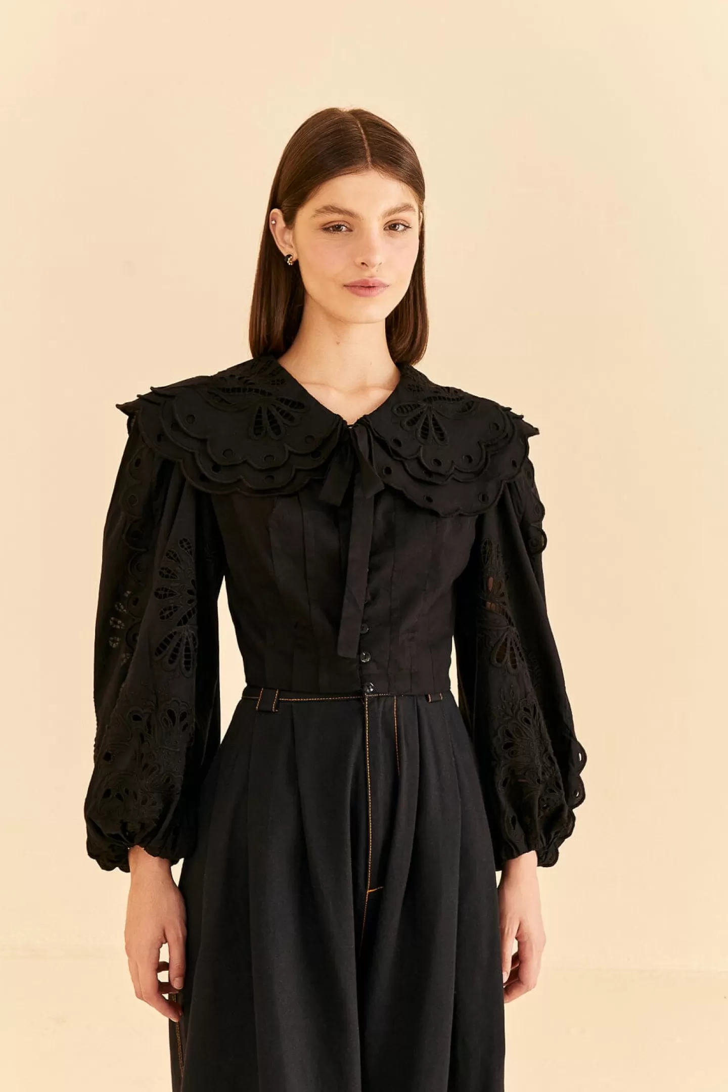 FARM Rio  BLACK RICHELIEU BIG COLLAR BLOUSE