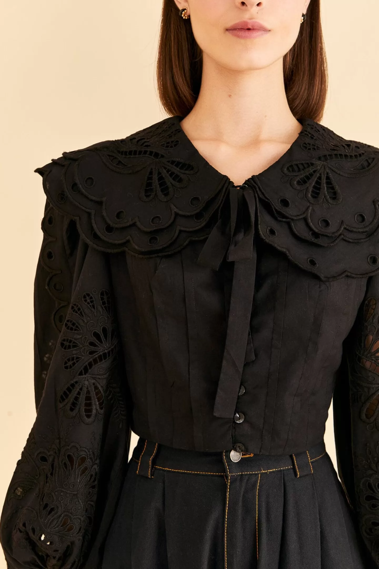 FARM Rio  BLACK RICHELIEU BIG COLLAR BLOUSE