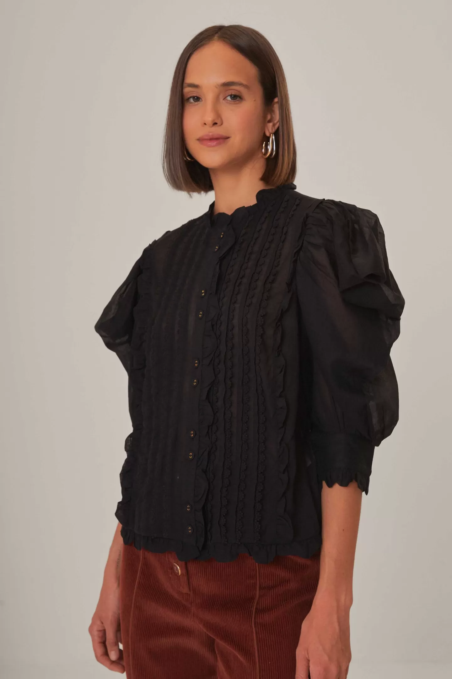FARM Rio  BLACK SHORT SLEEVE PLEATED BLOUSE
