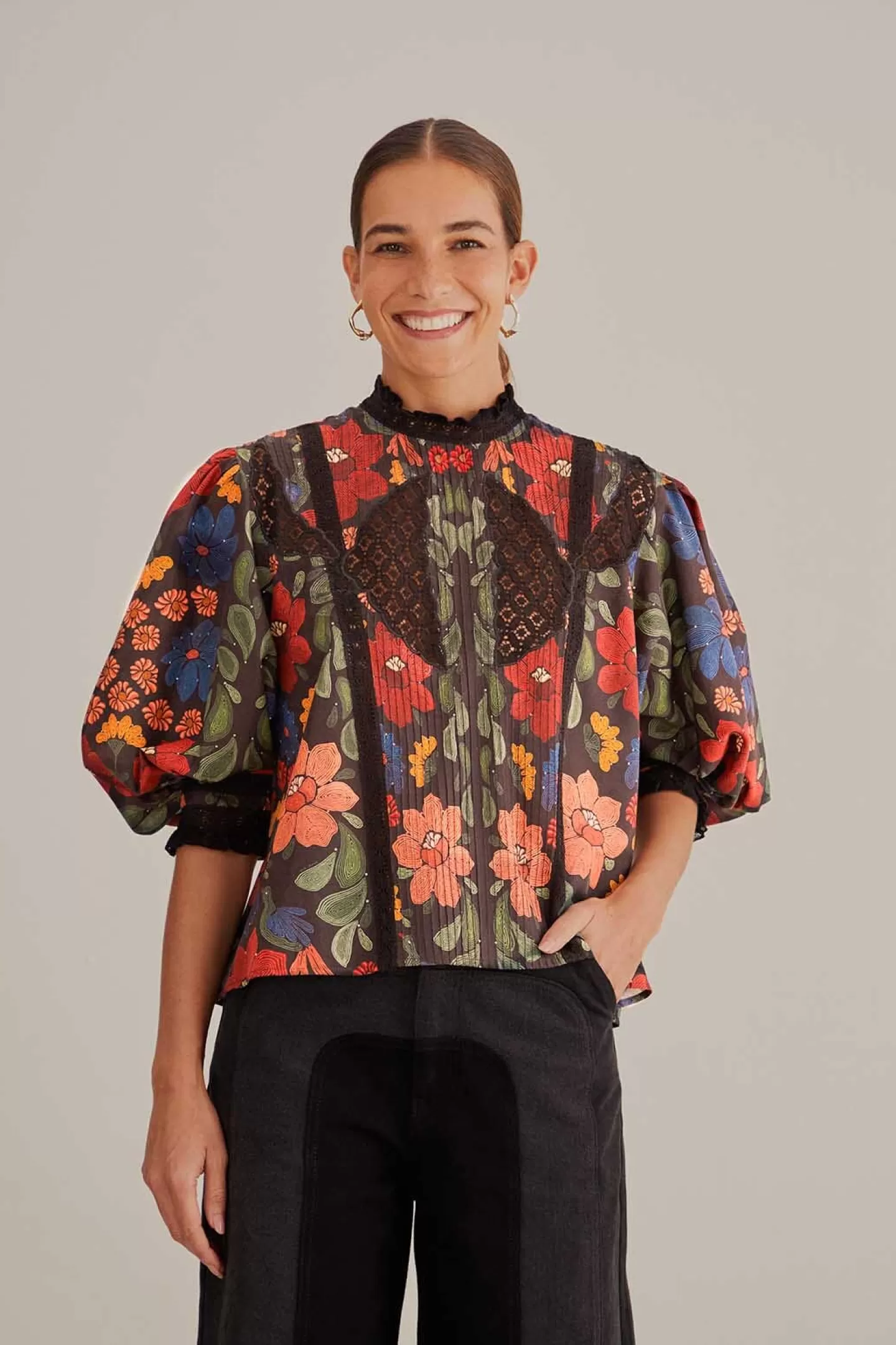 FARM Rio  BLACK STITCHED FLOWERS SHORT SLEEVE BLOUSE