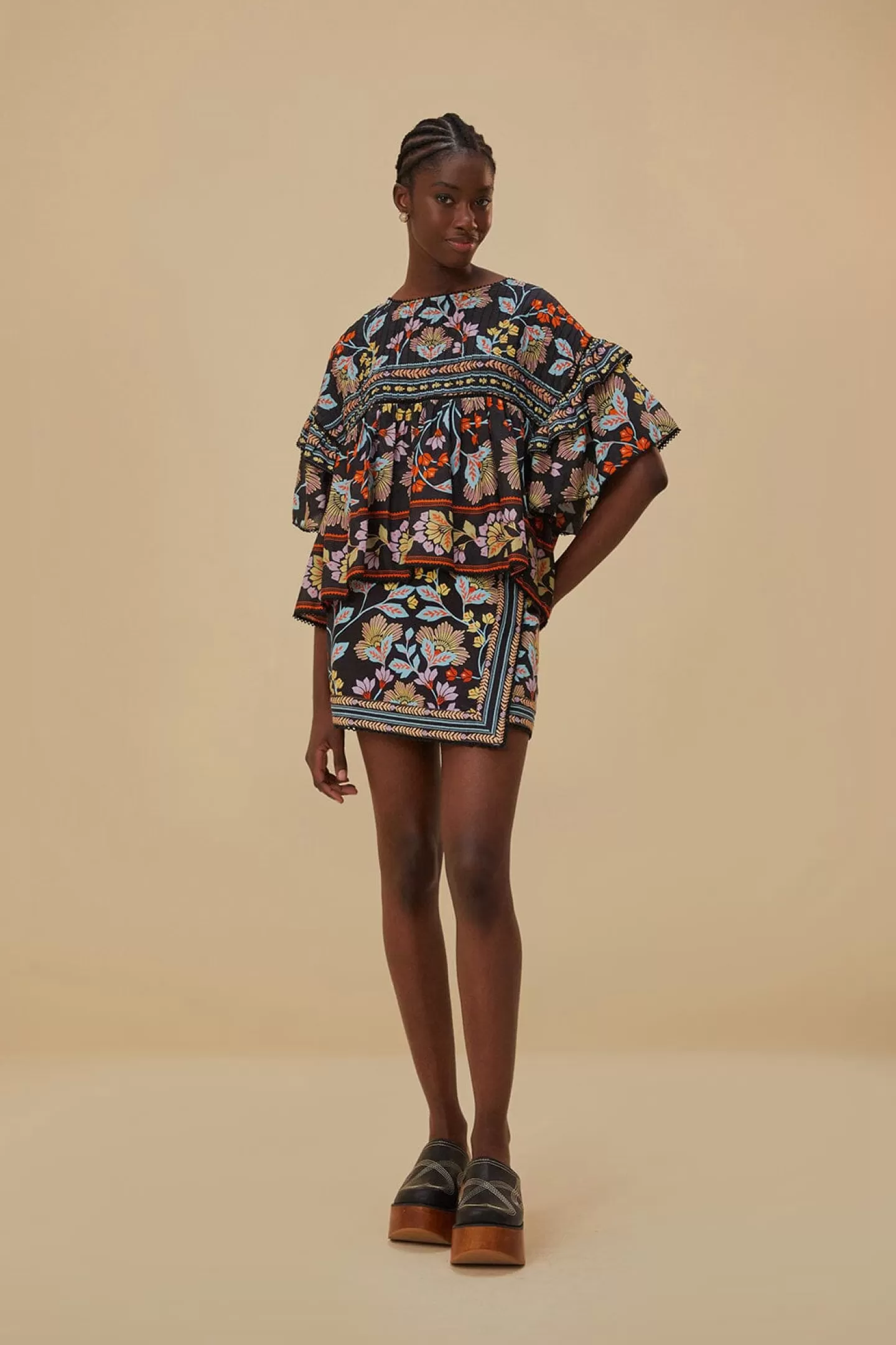 FARM Rio  FLOWERY BLACK MINI SKIRT