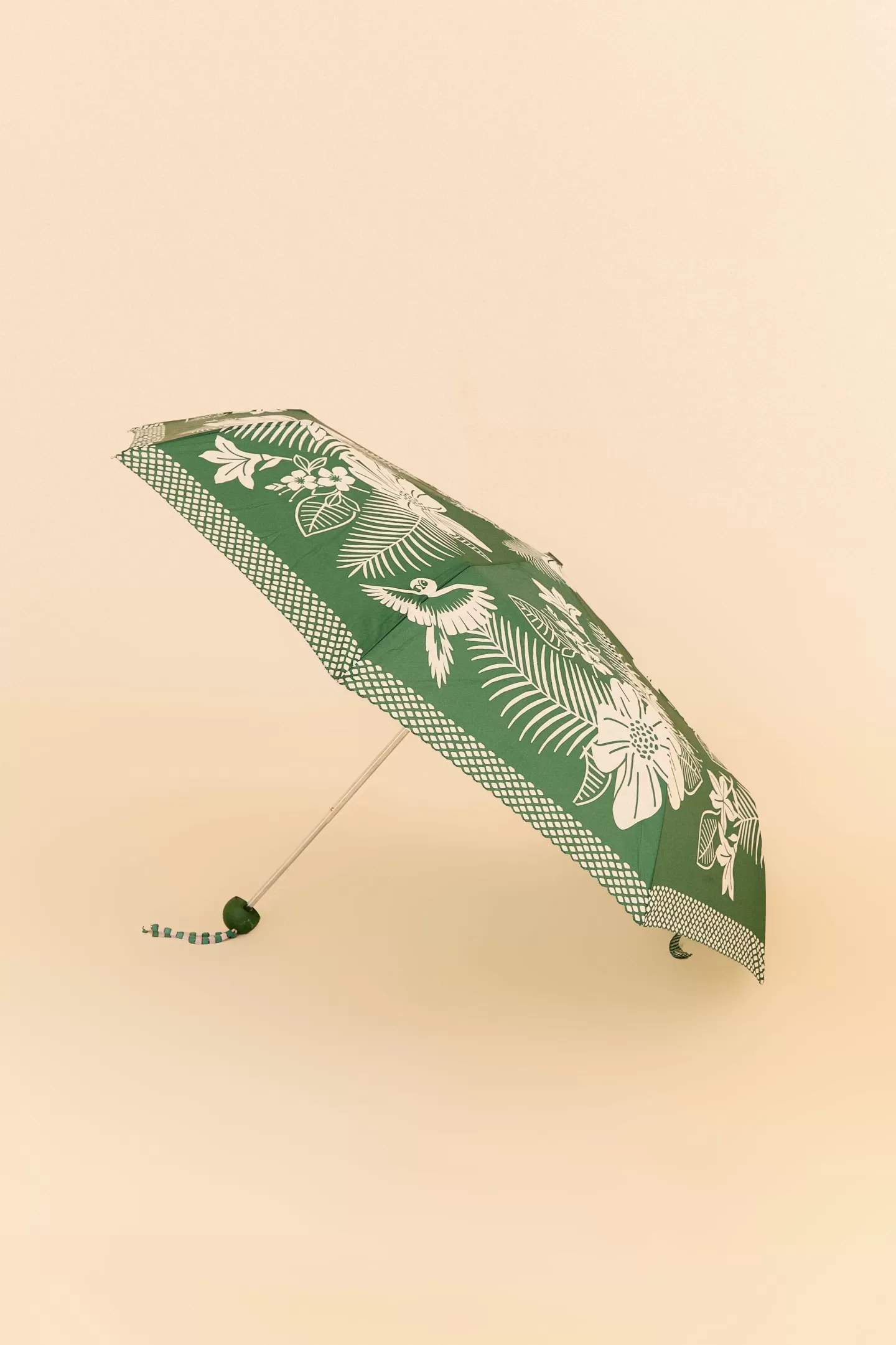 FARM Rio  GREEN MACAW ELEGANCE UMBRELLA