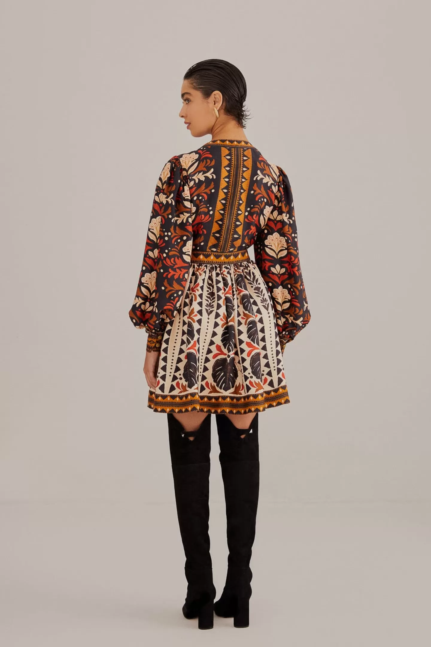 FARM Rio  MULTICOLOR TAPESTRY GARDEN V NECK MINI DRESS
