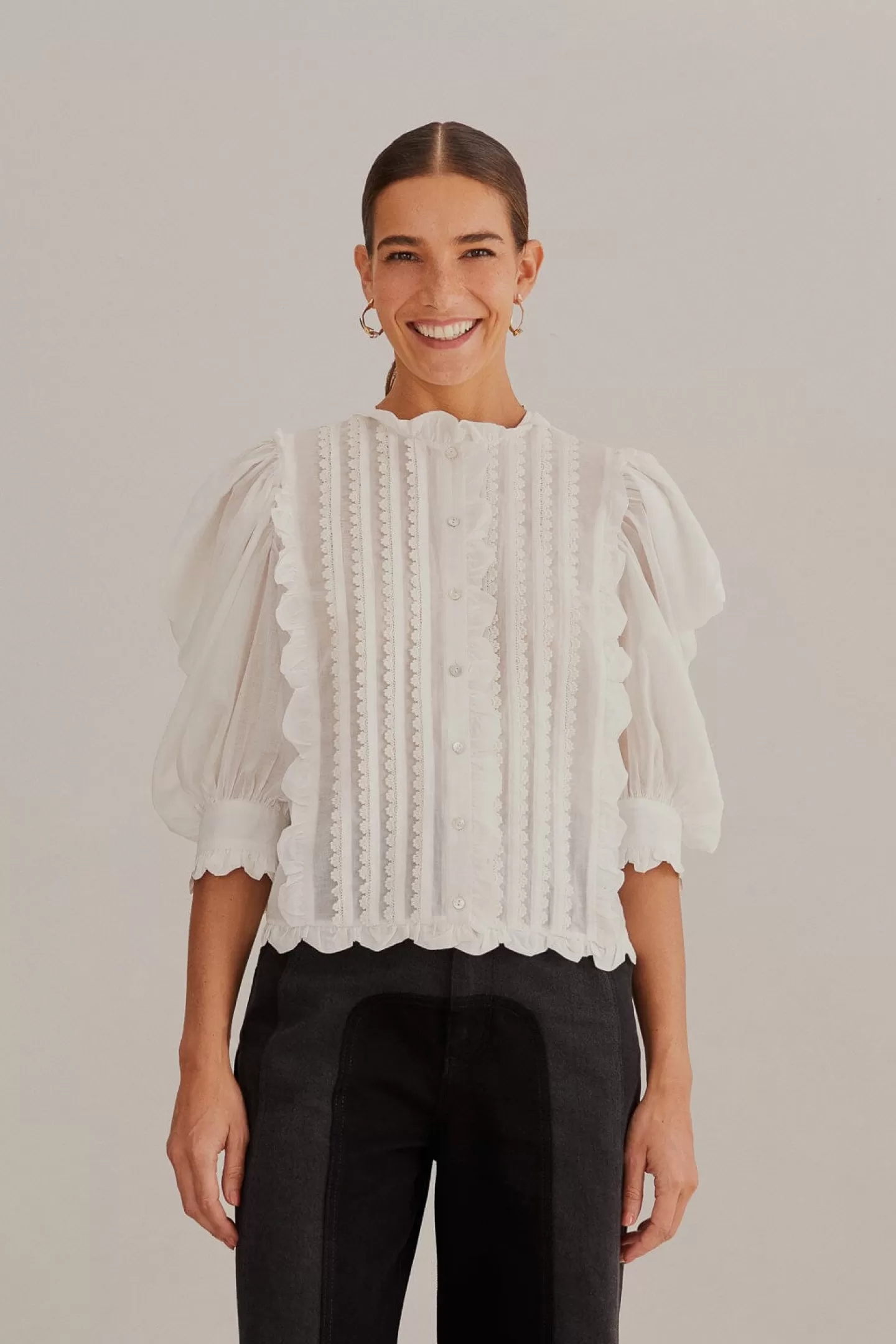 FARM Rio  OFF-WHITE SHORT SLEEVE PLEATED BLOUSE