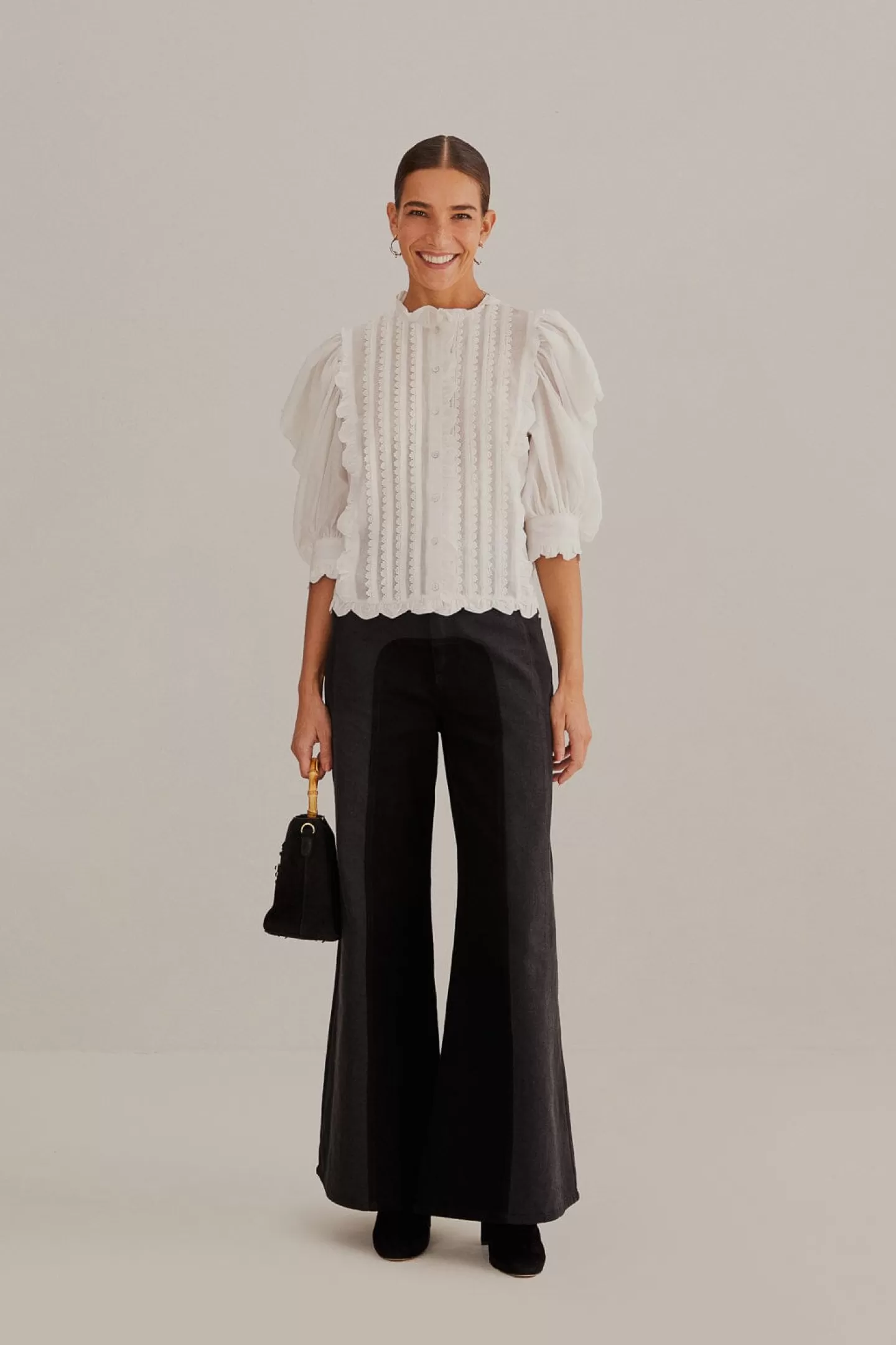 FARM Rio  OFF-WHITE SHORT SLEEVE PLEATED BLOUSE