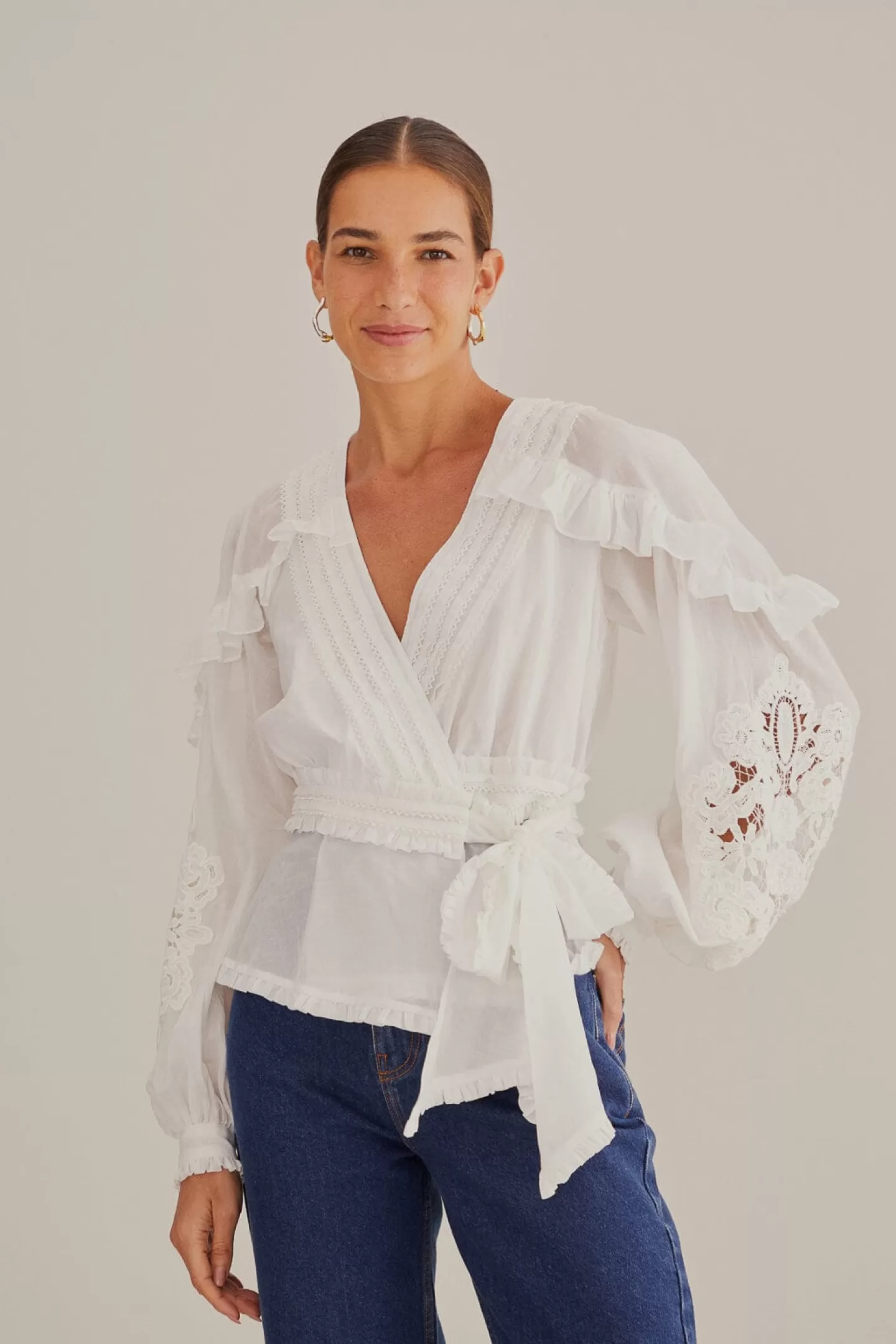 FARM Rio  OFF-WHITE V NECK BLOUSE