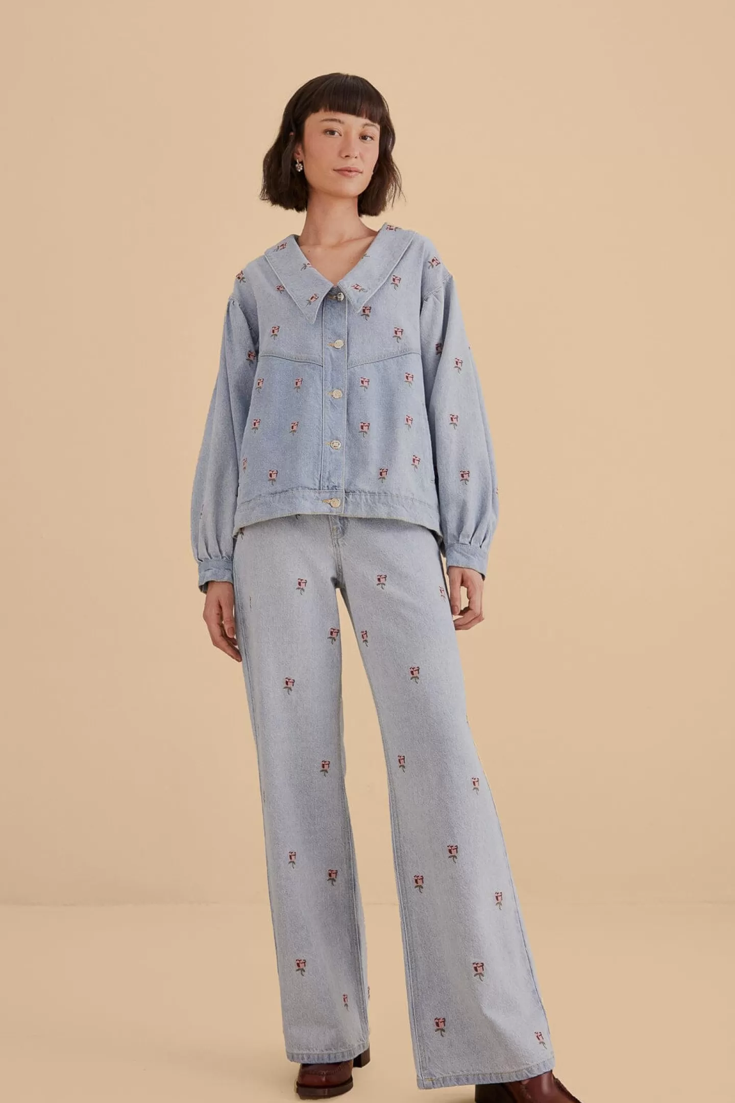 FARM Rio  ROSE EMBROIDERED DENIM PANTS