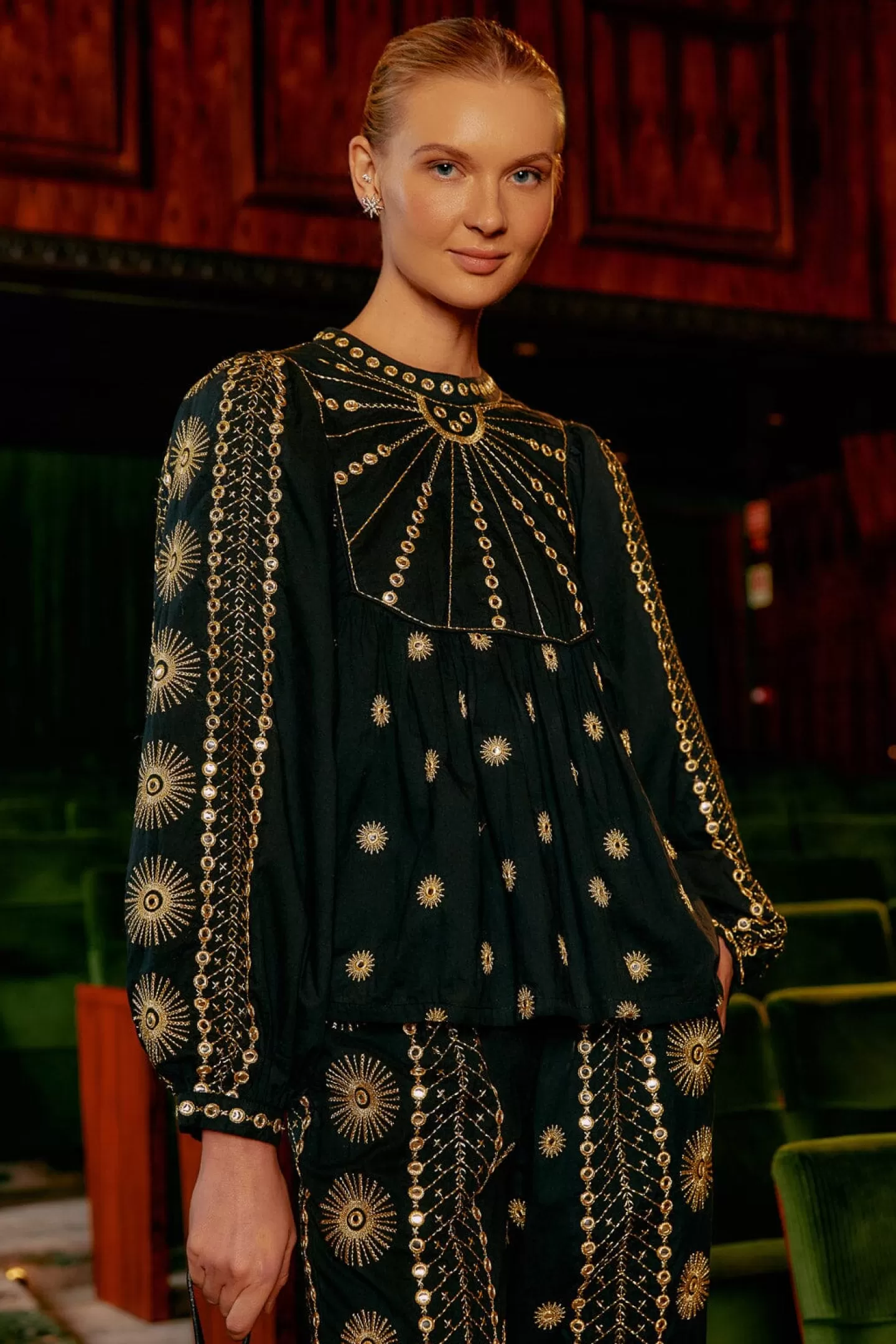 FARM Rio  SUN EMBROIDERED BLOUSE