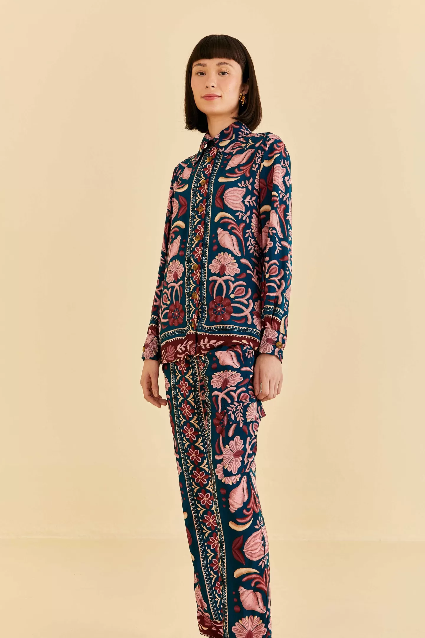 FARM Rio  TEAL SEASHELL TAPESTRY CARGO PANTS