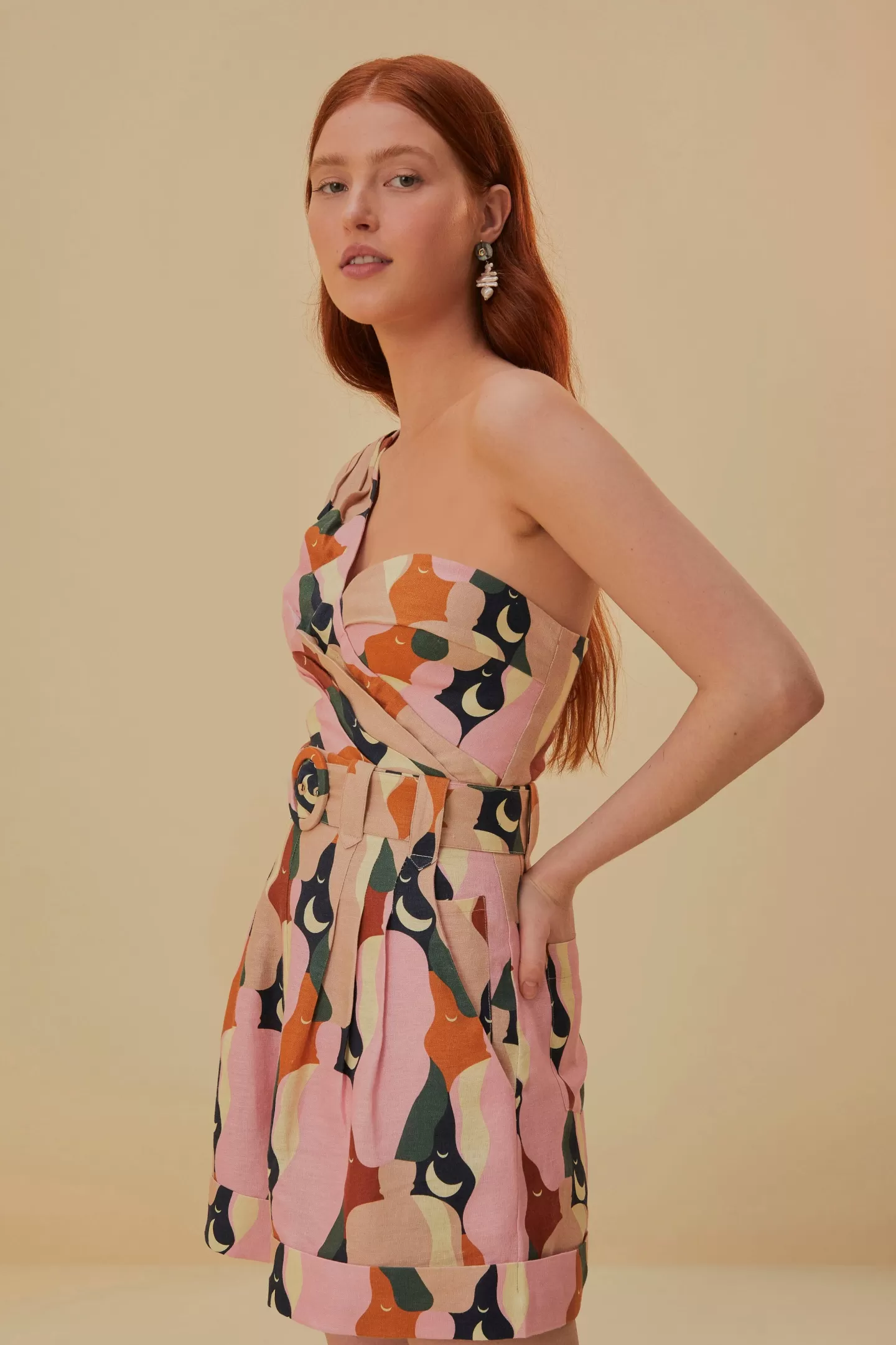 FARM Rio  THE KISS MULTICOLOR ONE SHOULDER ROMPER